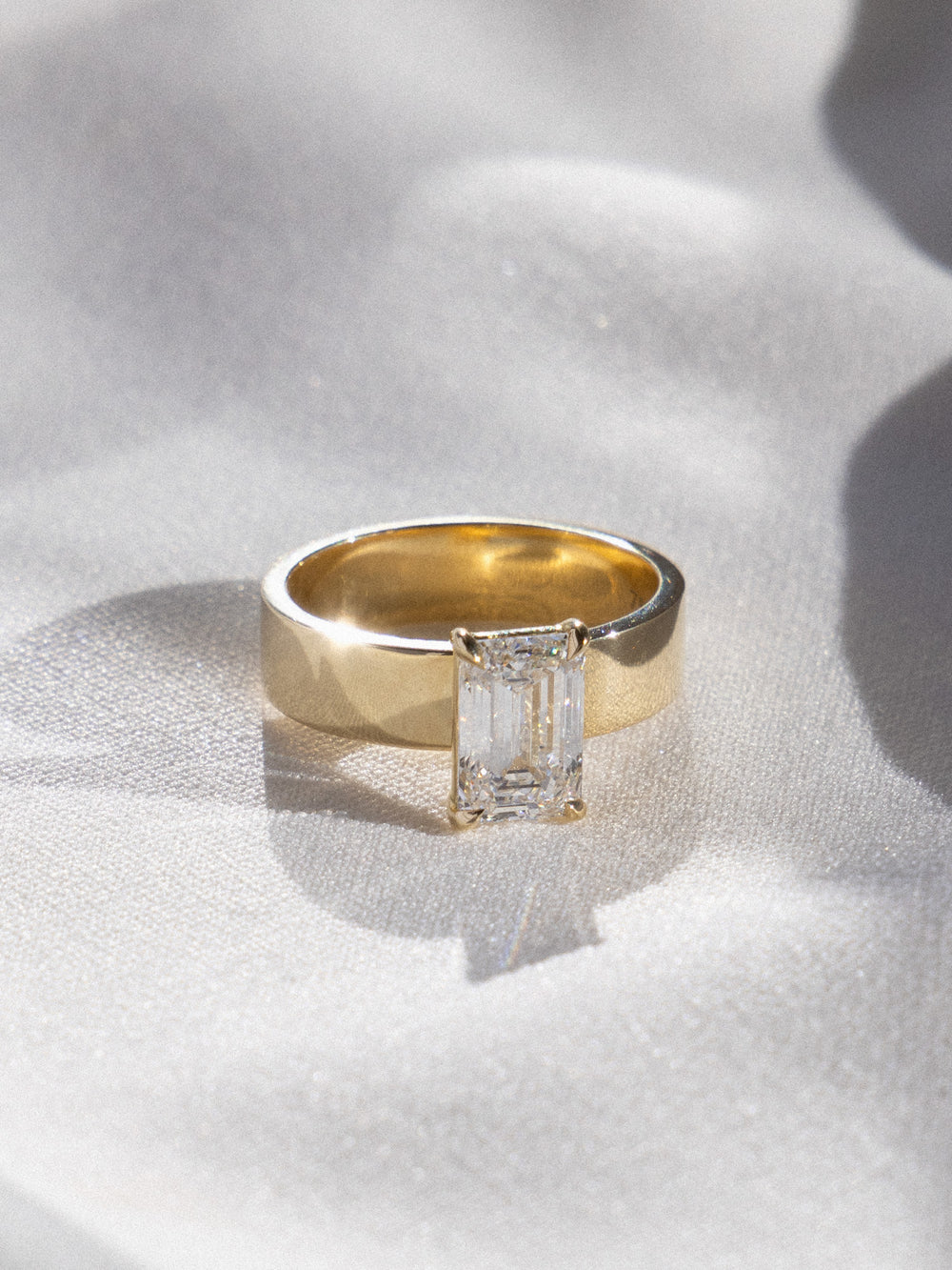 Emerald Solitaire Ring - View 