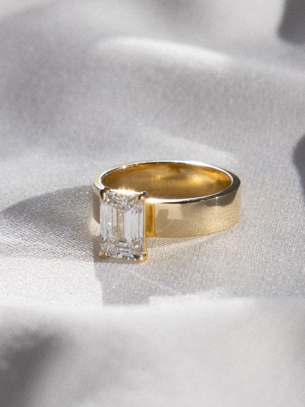 Emerald Solitaire Ring - View 