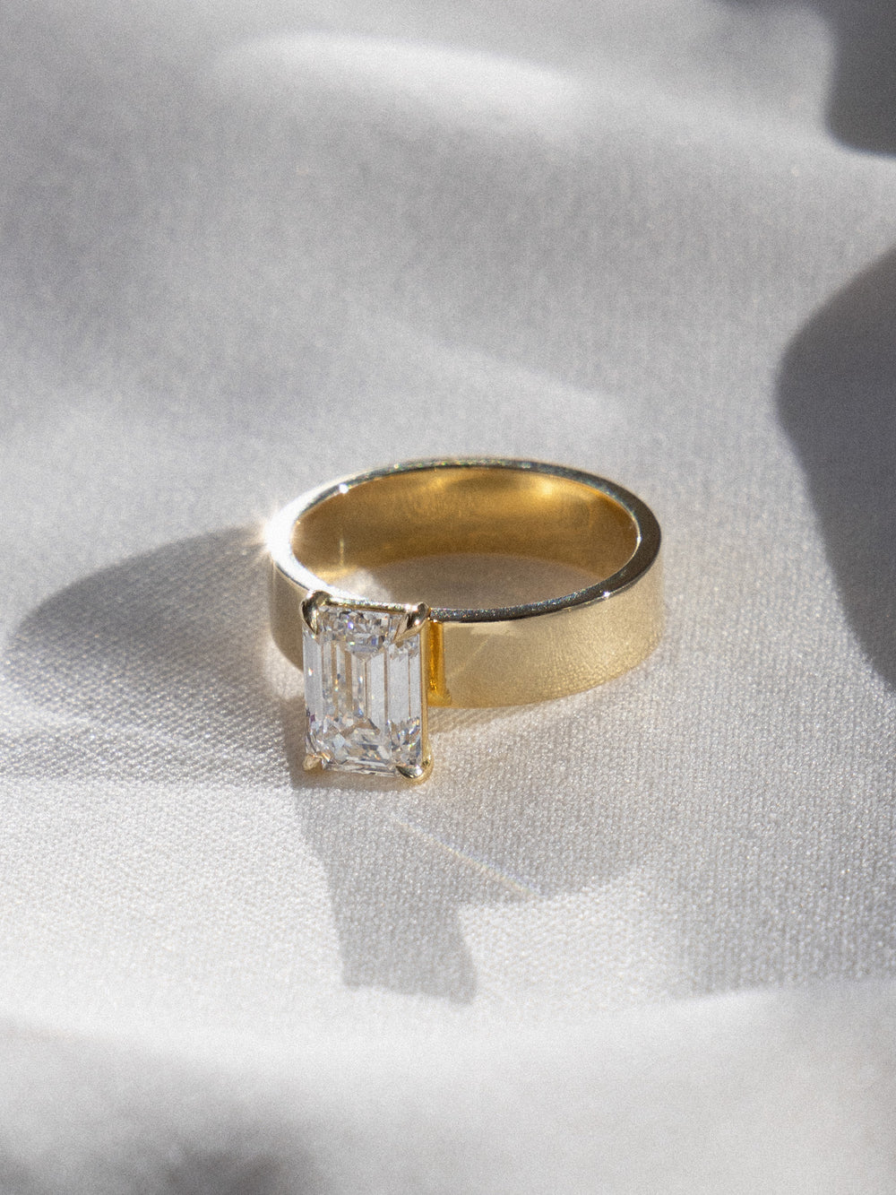 Emerald Solitaire Ring - View 