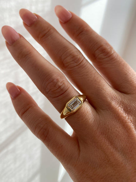 1.02ct Emerald Signet Ring