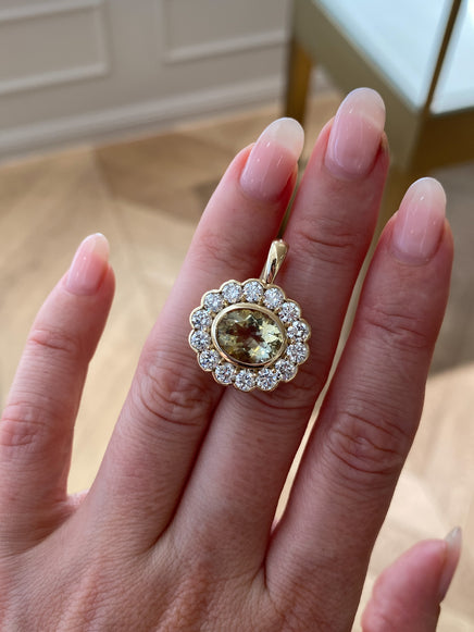 3.17ct Oval Quartz Solene Pendant