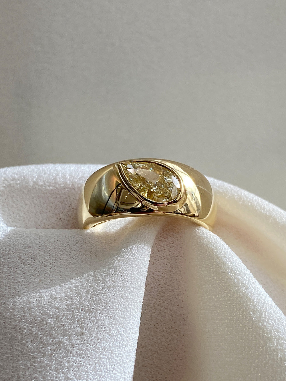 Pear Keystone Solitaire Ring - View 