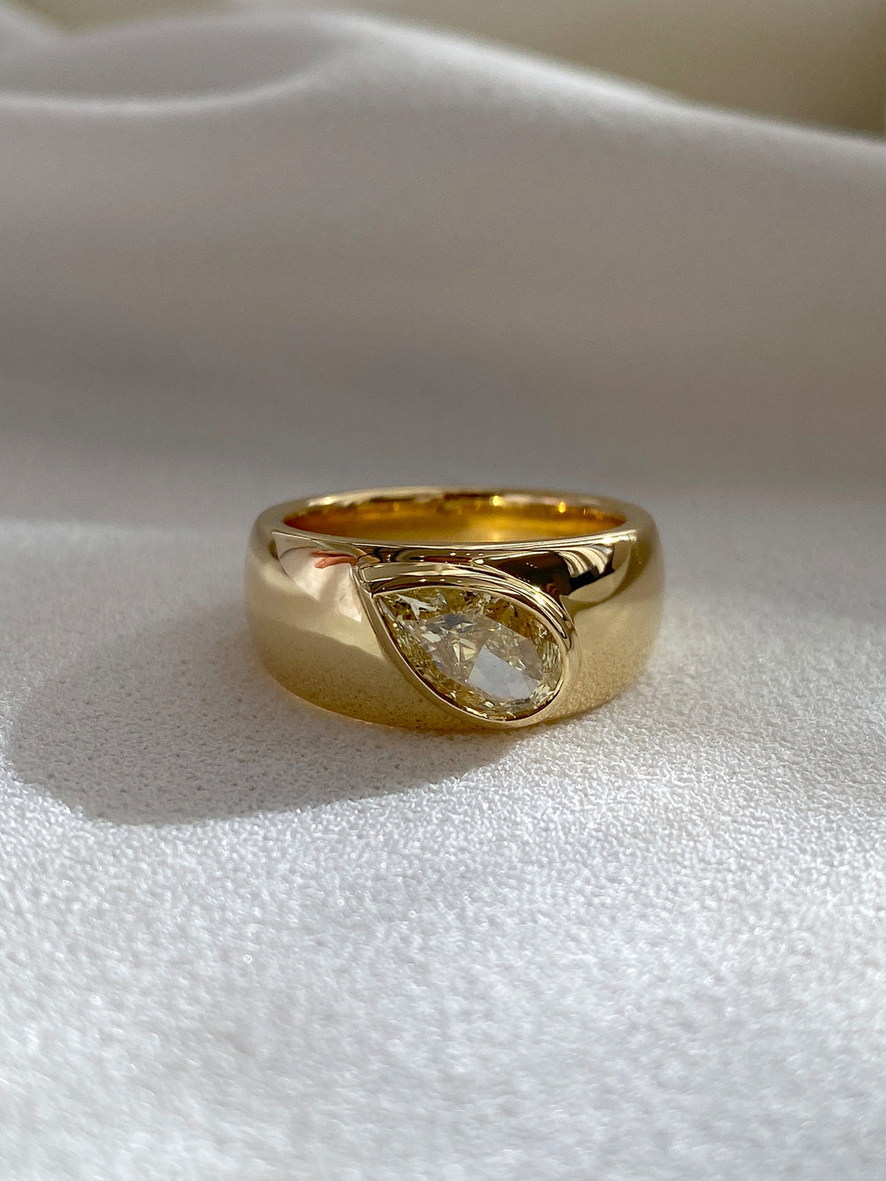 Pear Keystone Solitaire Ring - View 
