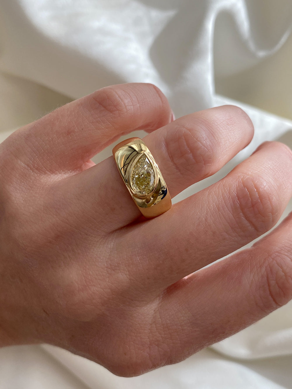 Pear Keystone Solitaire Ring - View 