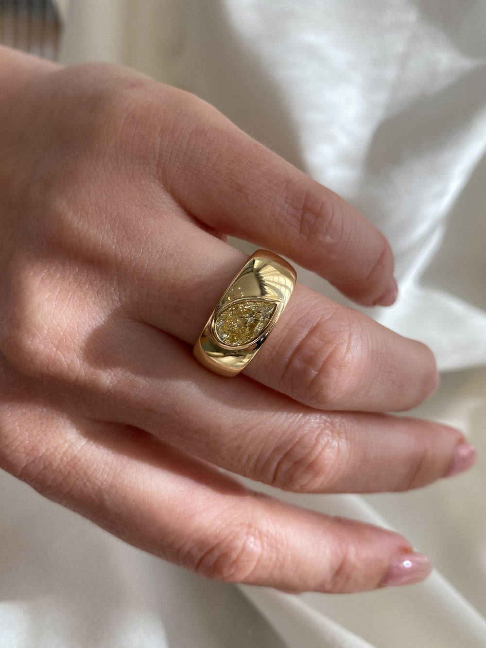 Pear Keystone Solitaire Ring - View 